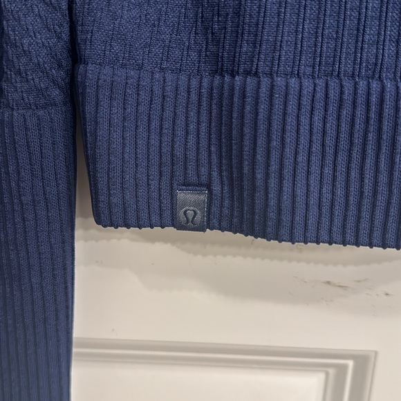Lululemon Long sleeve - Picture 3 of 3